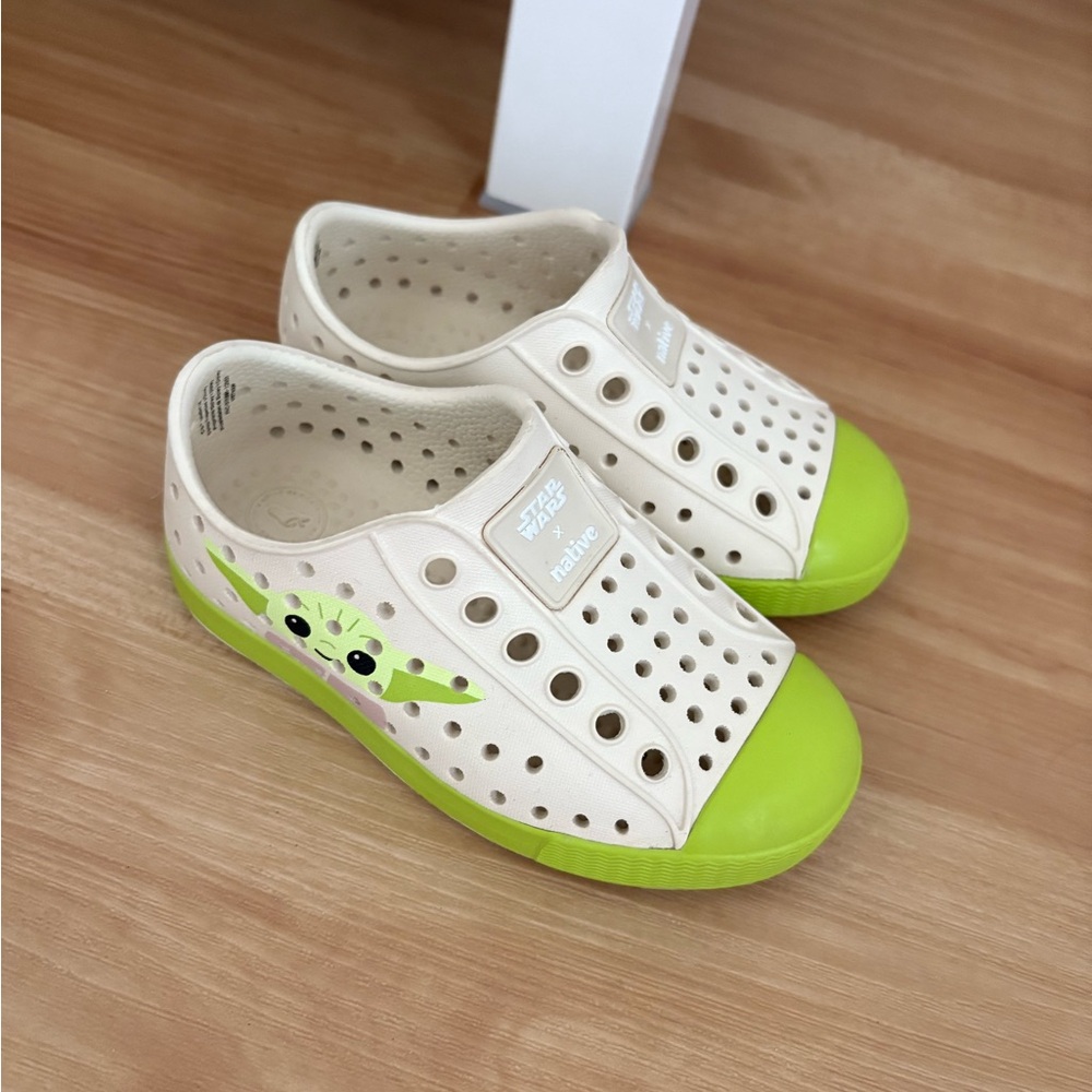 Star Wars Native Baby Yoda Jefferson Slip on Shoes size c7